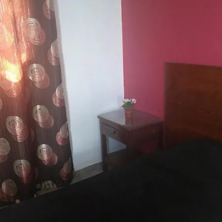 Omiros Casa de hóspedes 4*