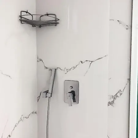όμηρος Πανσιόν Φαληράκι
