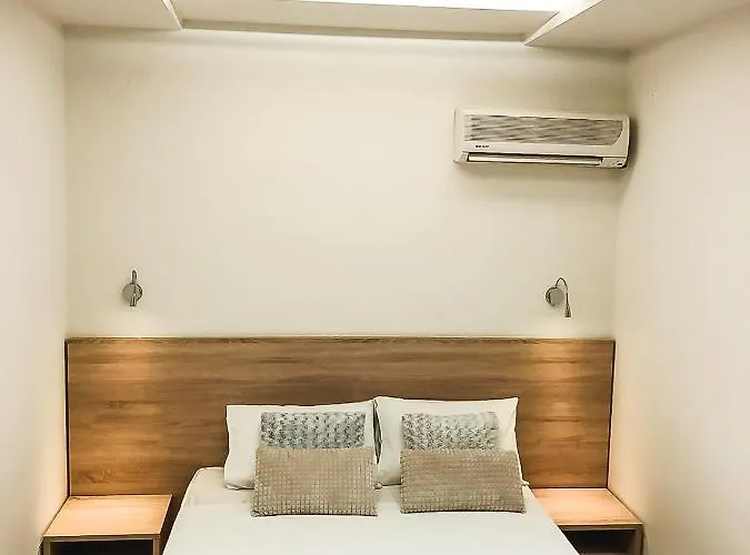 Omiros Casa de hóspedes 4*